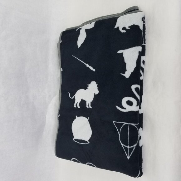 HARRY POTTER Super Soft Plush Blanket Throw 60"x90" Black White Houses Wand Hat - Picture 5 of 12